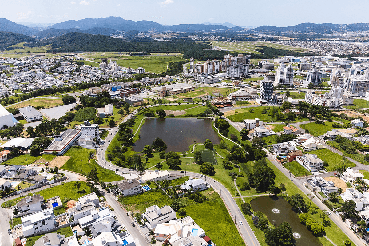 Vista aérea da Cidade Pedra Branca em Palhoça, SC